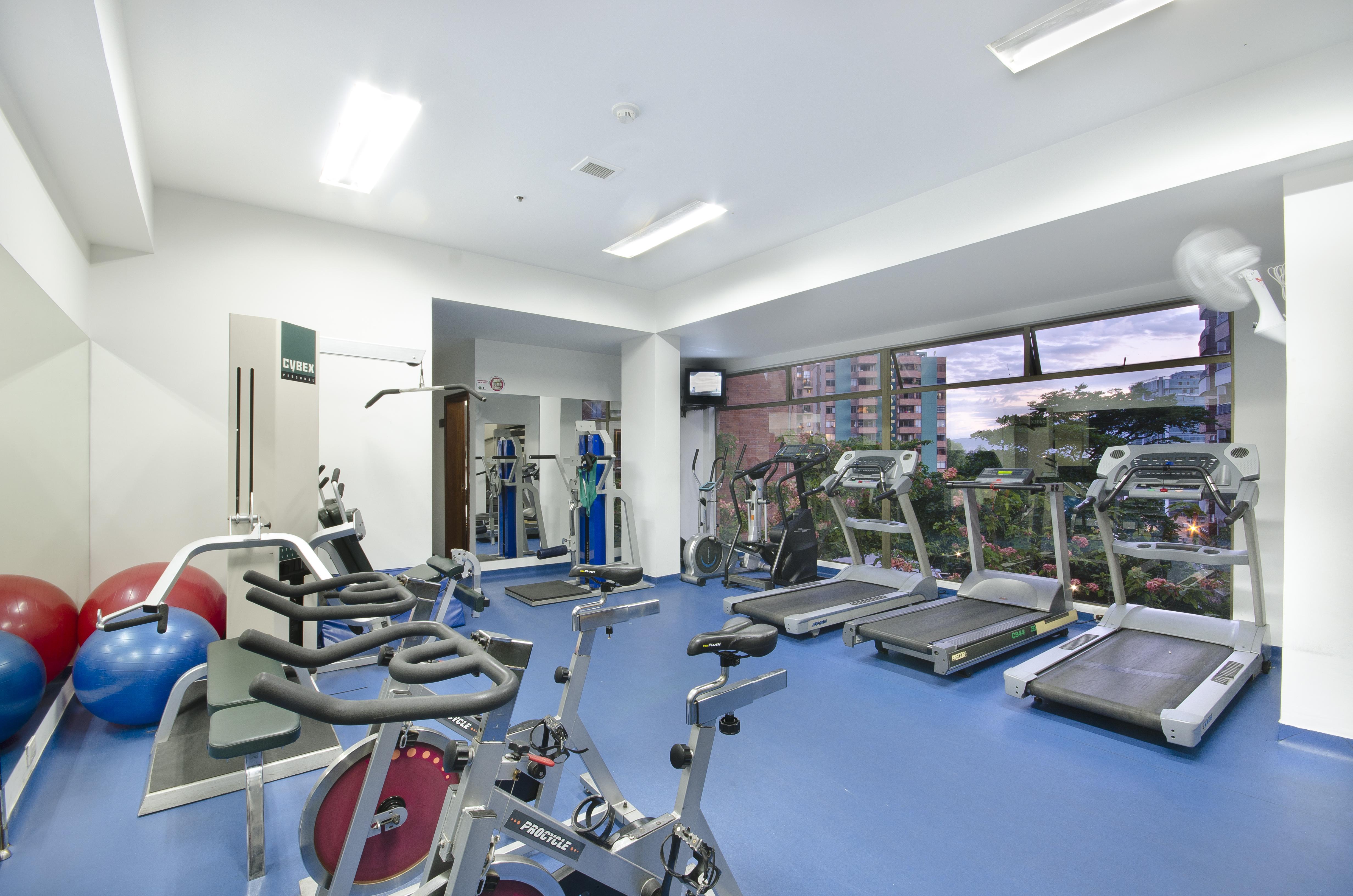 Hotel Dann Carlton Belfort מדיין מראה חיצוני תמונה The gym at the University of Roehampton