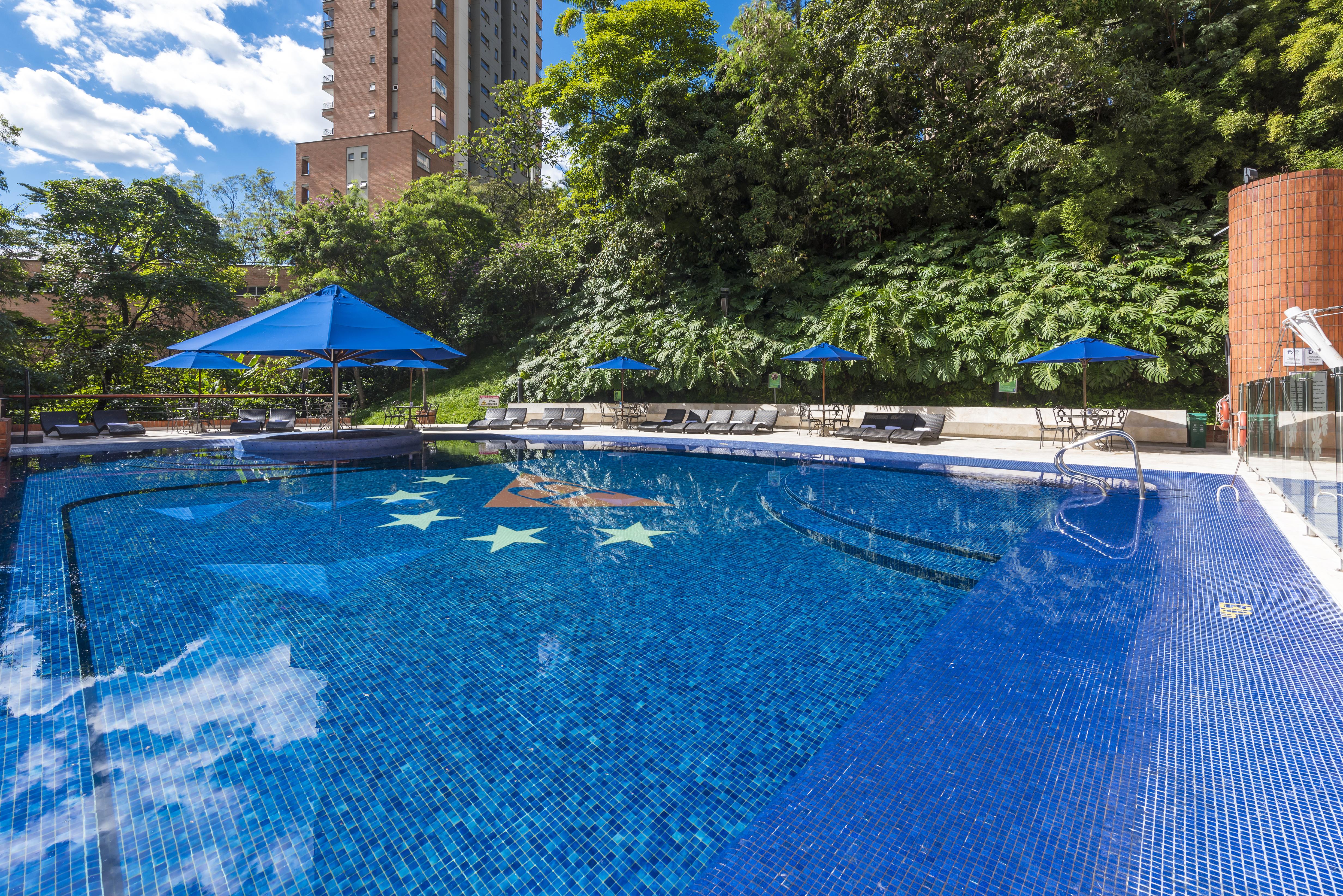 Hotel Dann Carlton Belfort מדיין מראה חיצוני תמונה Swimming pool