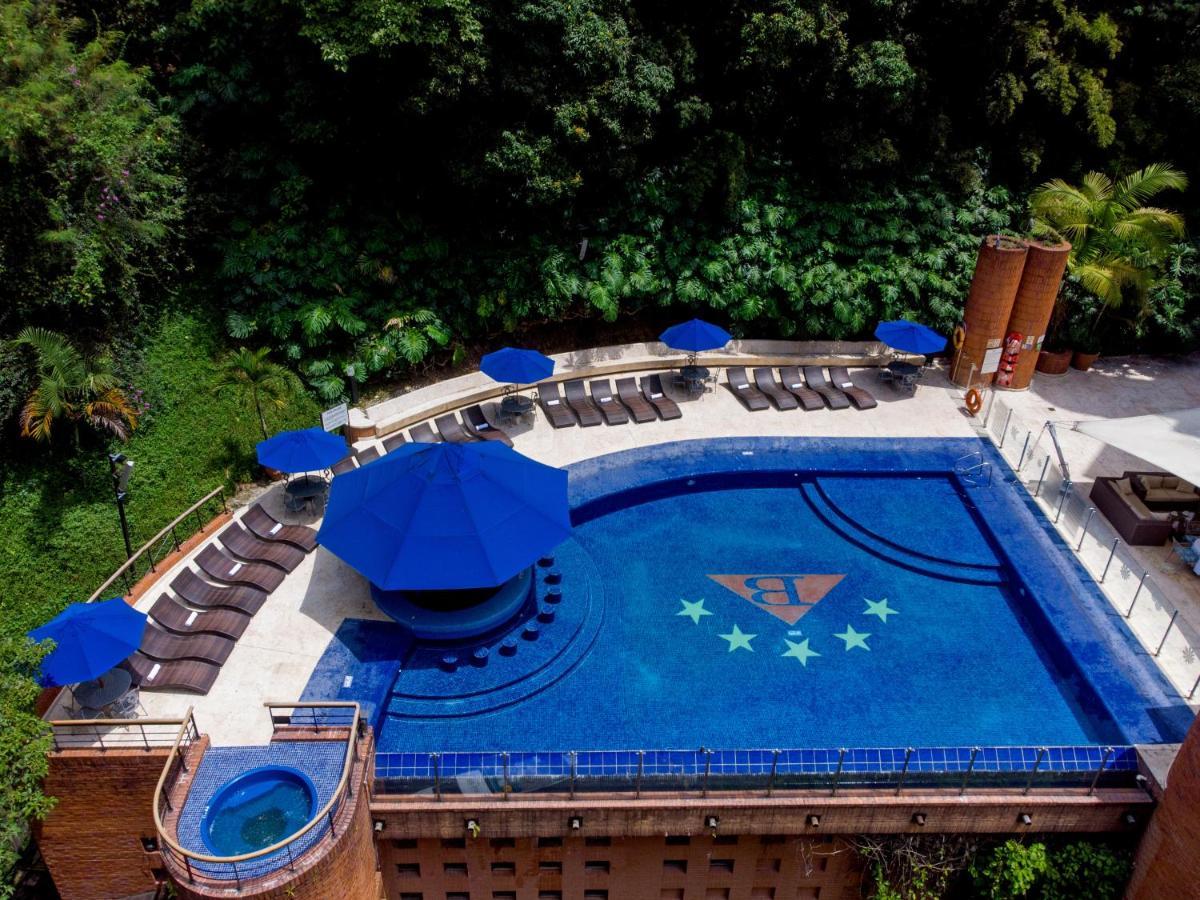 Hotel Dann Carlton Belfort מדיין מראה חיצוני תמונה The swimming pool at the hotel