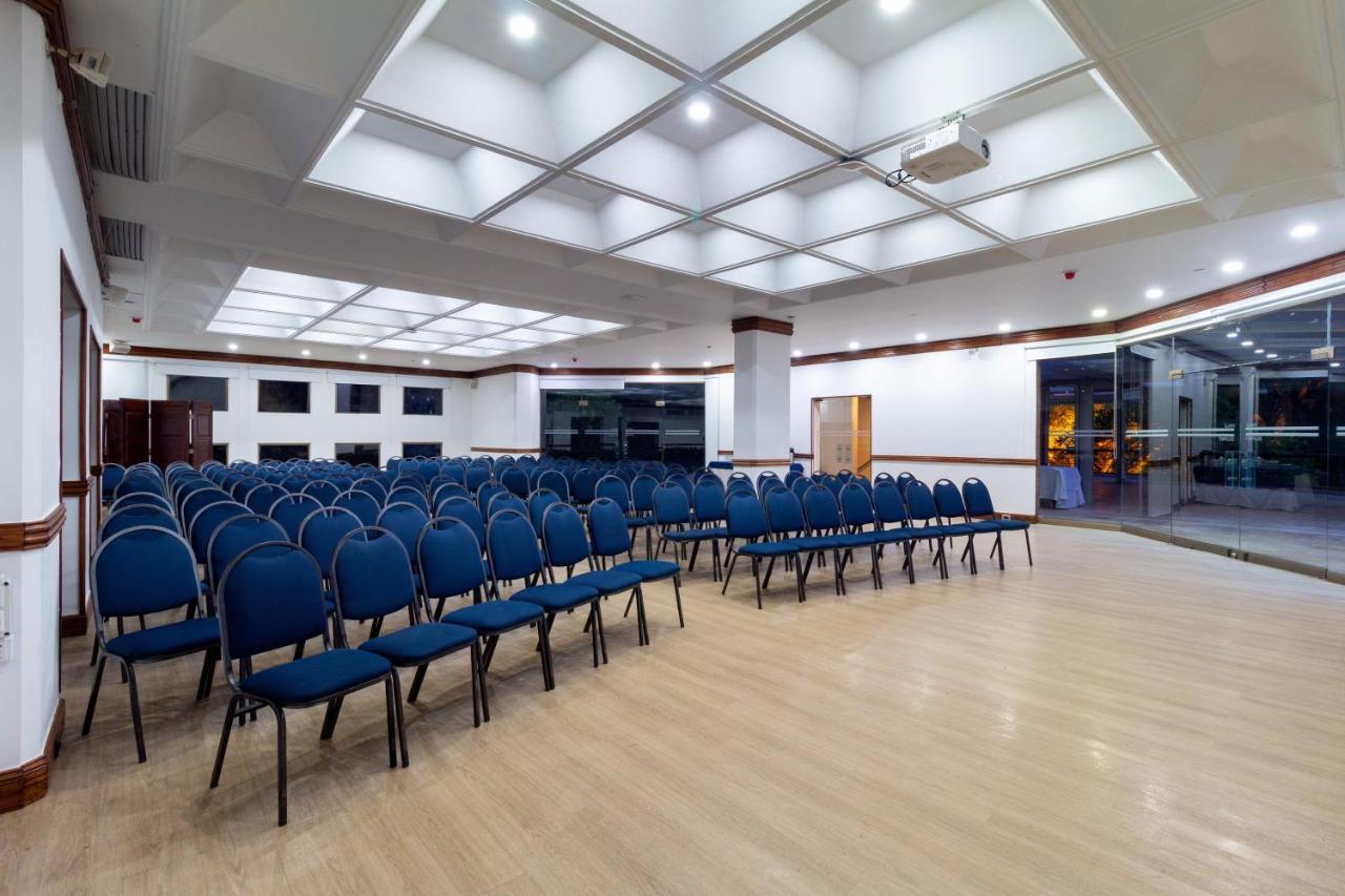 Hotel Dann Carlton Belfort מדיין מראה חיצוני תמונה The main hall