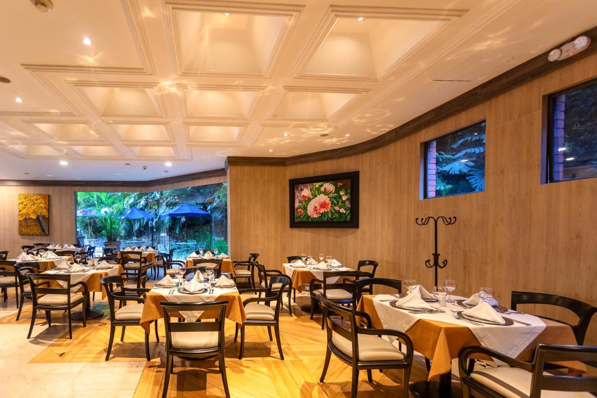 Hotel Dann Carlton Belfort מדיין מראה חיצוני תמונה Restaurant
