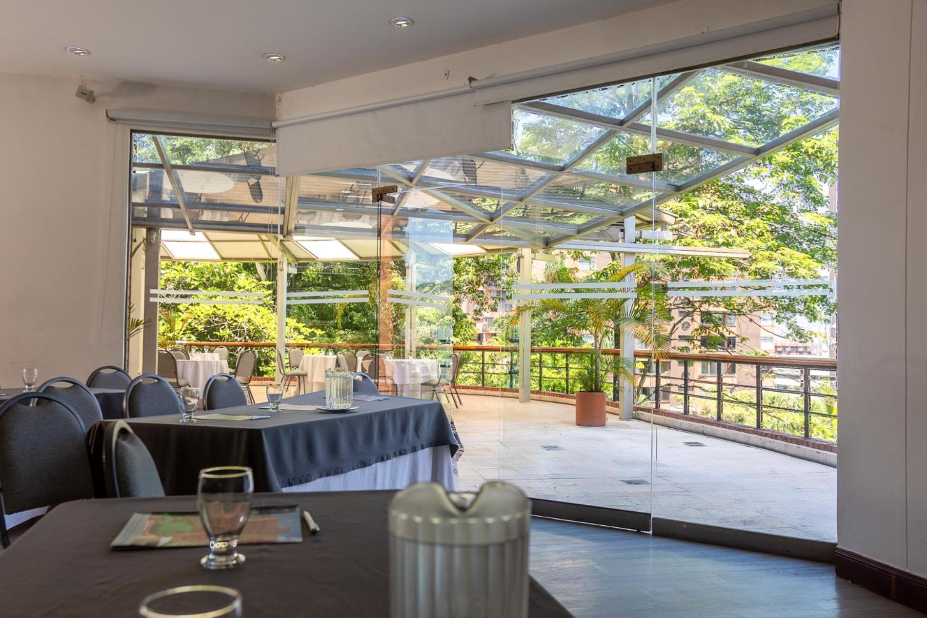 Hotel Dann Carlton Belfort מדיין מראה חיצוני תמונה The restaurant