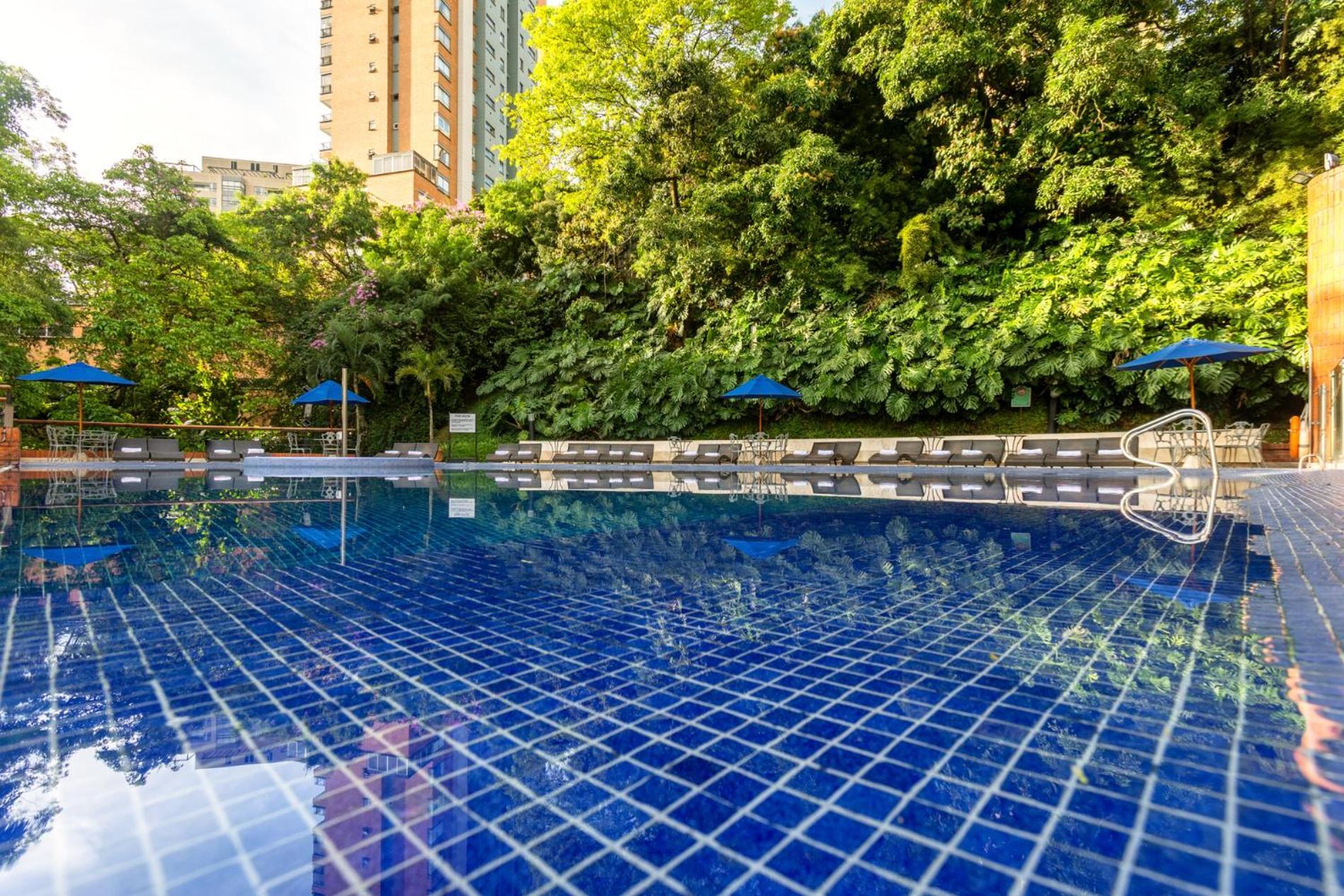 Hotel Dann Carlton Belfort מדיין מראה חיצוני תמונה Swimming pool
