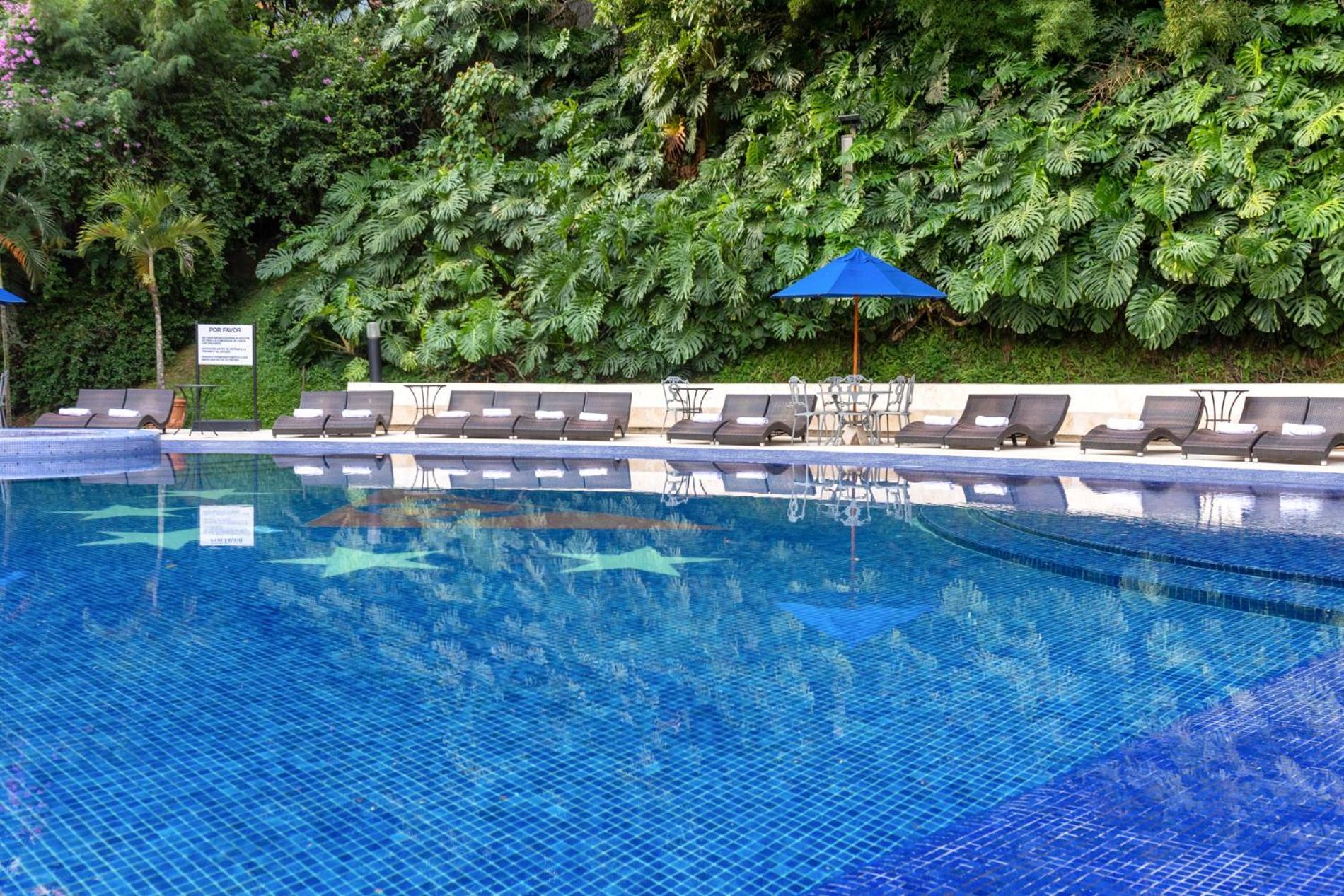 Hotel Dann Carlton Belfort מדיין מראה חיצוני תמונה Swimming pool at the hotel
